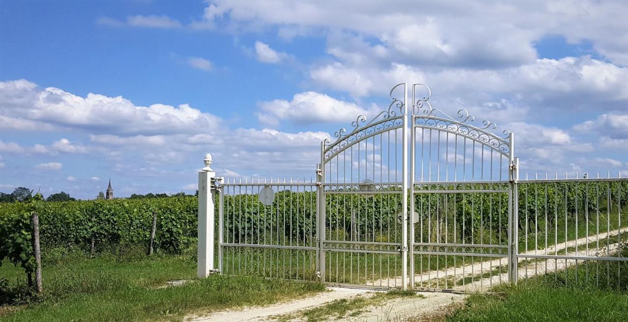 Chateau Le Truch Montussan Exteriör bild
